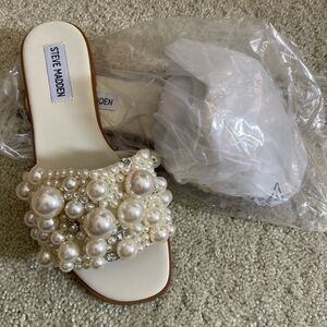 Woman’s flat sandals